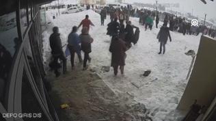 Y�zlerce ki�i can havliyle b�yle ka�t�