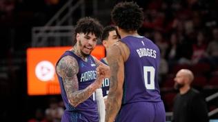 Charlotte Hornets, Houston Rockets'� da yendi