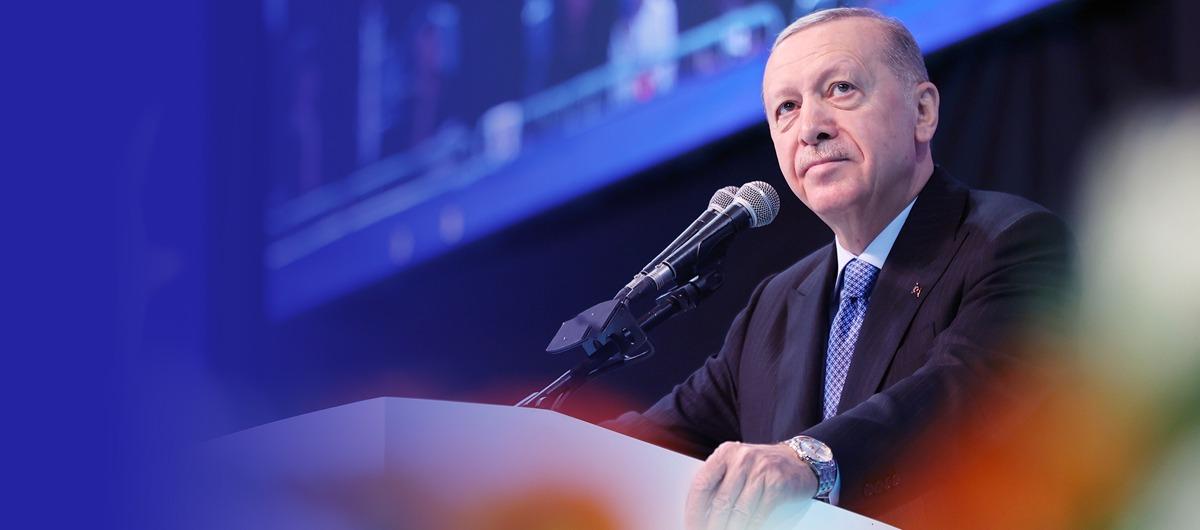 Ba�kan Erdo�an'dan �zg�r �zel'e deprem konutlar� tepkisi: Bari devletine bir te�ekk�r et