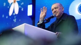 Ba�kan Erdo�an'dan �zg�r �zel'e deprem konutlar� tepkisi: Bari devletine bir te�ekk�r et