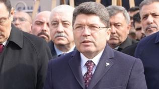 Deprem davalar�nda bilan�o a��kland�: Y�zlerce ki�i cezaevini boylad�