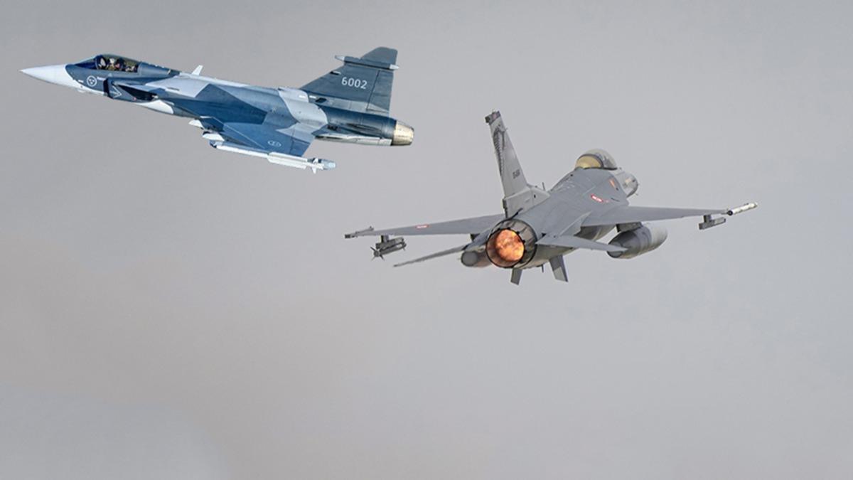 F-16'lar gitti Gripen sava� u�aklar� geldi