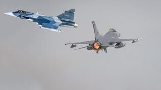 F-16'lar gitti Gripen sava� u�aklar� geldi