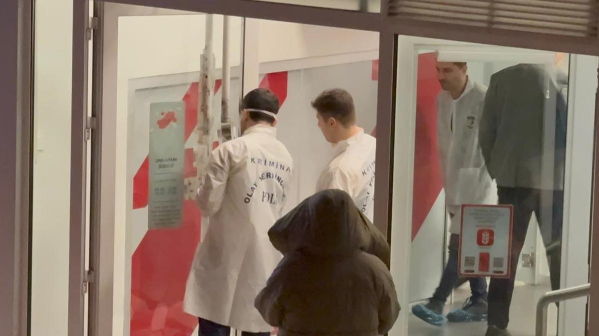 Fatih'te trajikomik soygun: 112 bin liran�n yar�s�ndan fazlas�n� ka�arken d���rd�