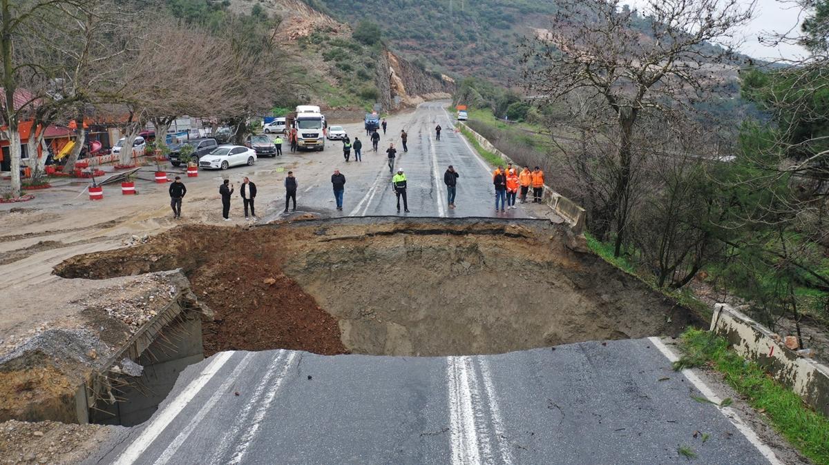 �zmir'de sa�anak krizi bitmiyor! Yolda b�y�k bir ��kme meydana geldi