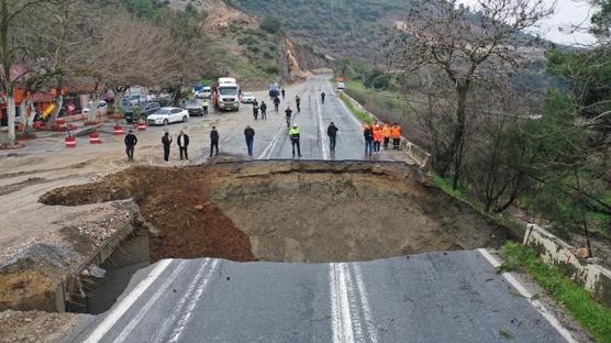 �zmir'de sa�anak krizi bitmiyor! Yolda b�y�k bir ��kme meydana geldi