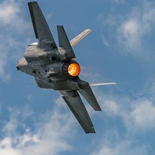 �lk F-35 sava� u�aklar� hava �ss�ne geliyor