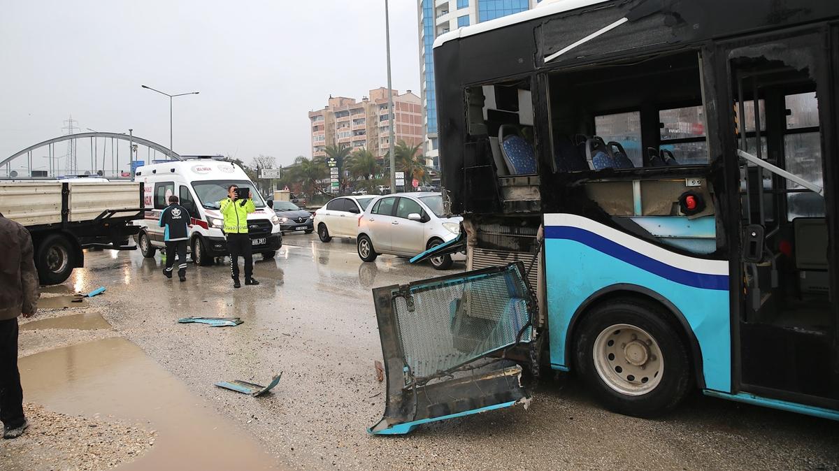 Hatay'da faciadan d�n�ld�: Otob�steki yolcular hastaneye kald�r�ld�