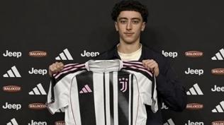 �ki T�rk futbolcu Juventus'a transfer oldu