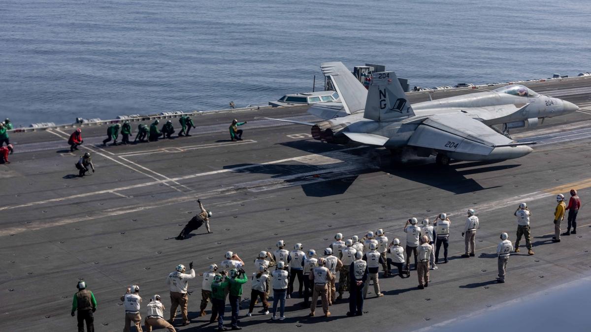 �ran m�zakereleri s�ras�nda ABD'den g�zda��: Trump'�n Temsilcileri Umman Denizi'ndeki gemiyi ziyaret etti