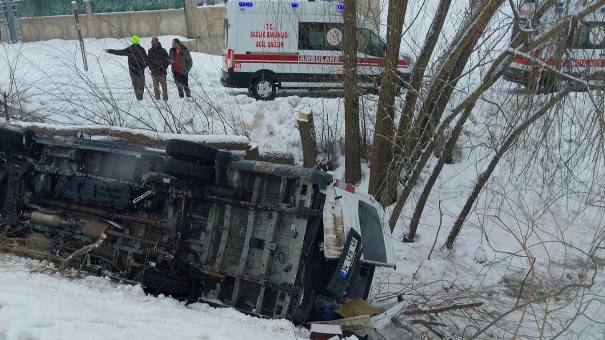 Mu�'ta feci kaza: ���i servisi �arampole devrildi