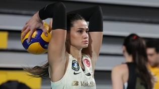 Vak�fBank evinde set vermeden kazand�