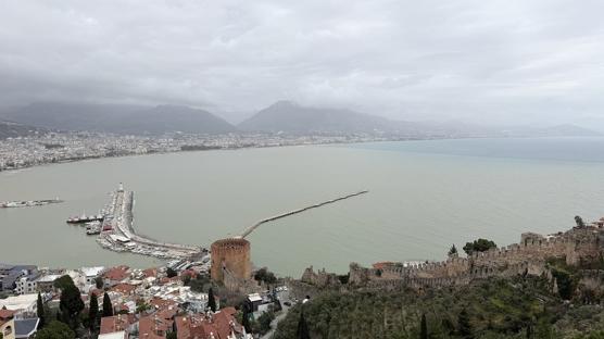 Alanya'da sa�anak sonras� denizin rengi de�i�ti