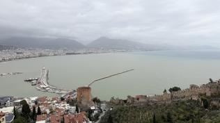 Alanya'da sa�anak sonras� denizin rengi de�i�ti