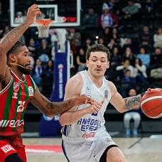 Anadolu Efes, Kar��ya engelini a�t�