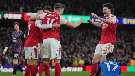 Arsenal sahas�nda Sunderland'i 3 golle ge�ti