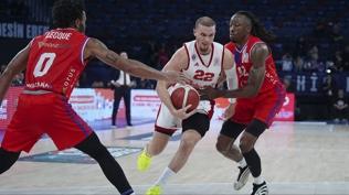 Bah�e�ehir Koleji evinde farkl� kazand�