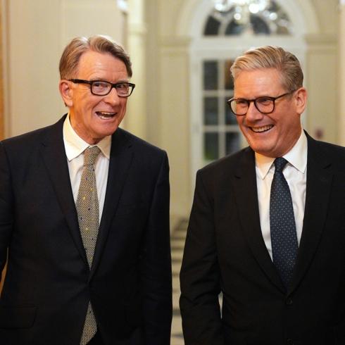 �ngiltere'de Epstein krizi... �li�kisi if�a oldu, istifa etti