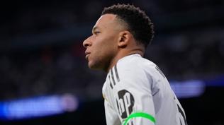 Kylian Mbappe, eski tak�m�na icra yollad�