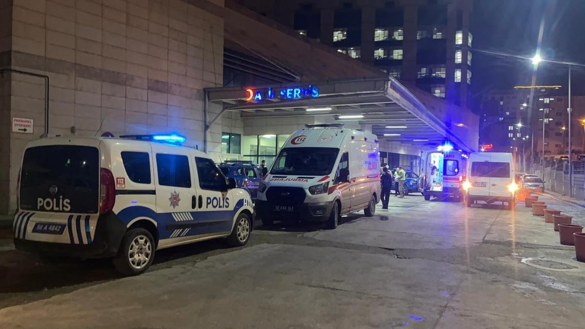 Siirt'te iki grup aras�nda kavga... 15 ki�i yaraland�