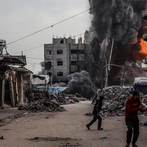 Soyk�r�mc� �srail, Gazze'ye sald�rd�: 1 �ocuk hayat�n� kaybetti