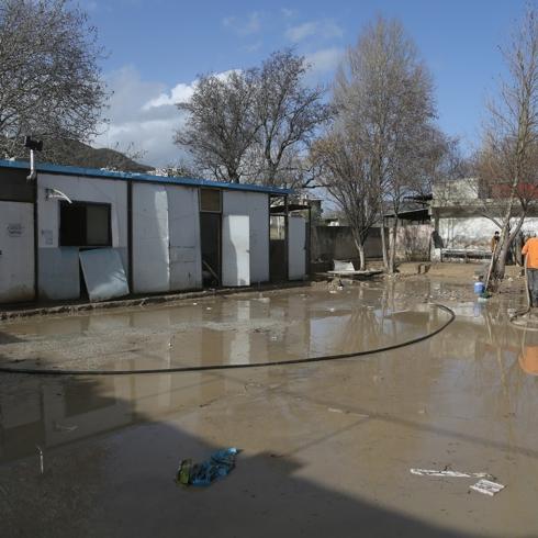 Suriye'de sa�anak ya��� sele d�nd�... �dlib'te hastaneyi su bast�