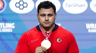 610 g�n sonra mindere geri d�nd�! R�za Kayaalp'ten alt�n madalya