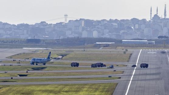 Havada panik anlar�! Kokpitte duman saptanan u�ak �stanbul'a acil ini� yapt�