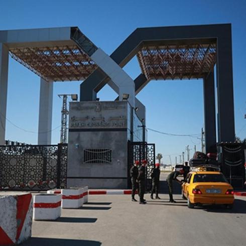 �srail, Refah'ta s�n�rl� ge�i�e izin veriyor! 1 haftada 65 hasta M�s�r'a ge�ti