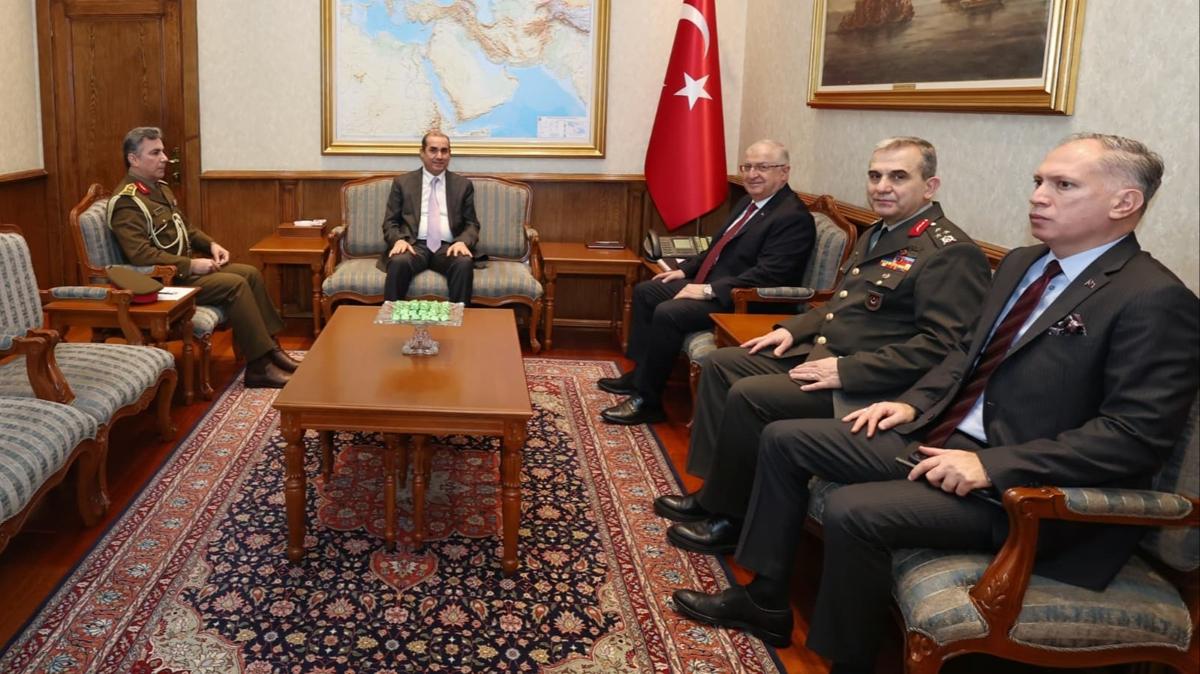 Milli Savunma Bakan� G�ler, Irak'�n Ankara B�y�kel�isi Al-Lachmawi'yi kabul etti
