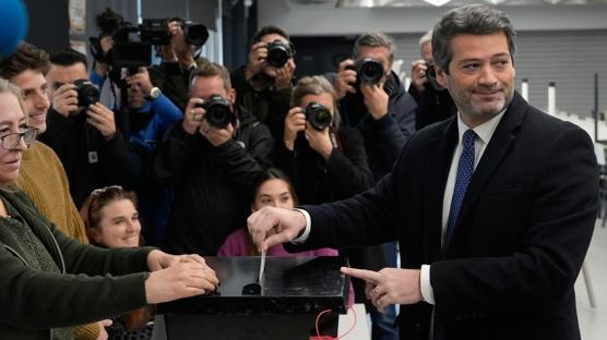 Portekiz'de iktidar el de�i�tirdi... Muhalefetin aday� Seguro cumhurba�kan� se�ildi