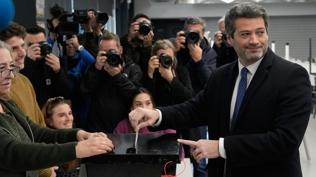 Portekiz'de iktidar el de�i�tirdi... Muhalefetin aday� Seguro cumhurba�kan� se�ildi