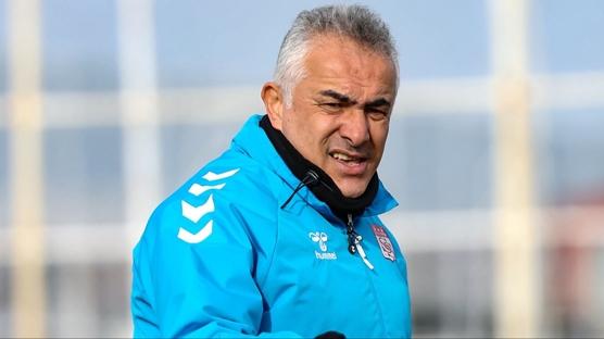 Sivasspor, Mehmet Alt�parmak ile yollar�n� ay�rd�