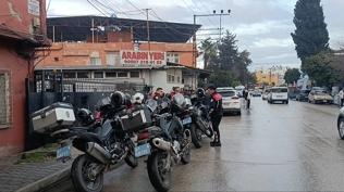 Eski i� yerini bast�, rastgele kur�un ya�d�rd�: 4 ki�i yaraland�