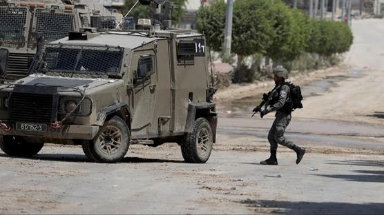 Suriye'de ��renci otob�s�n�n �n�n� kestiler