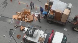 Mersin'de ��p ev vakas�: 8 ton at�k ��kar�ld�