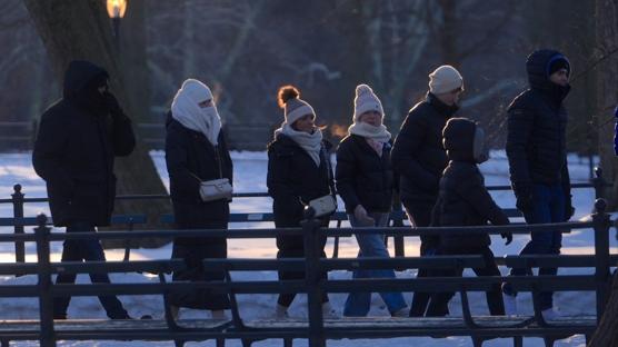 New York'ta dondurucu so�uklar 18 can ald�