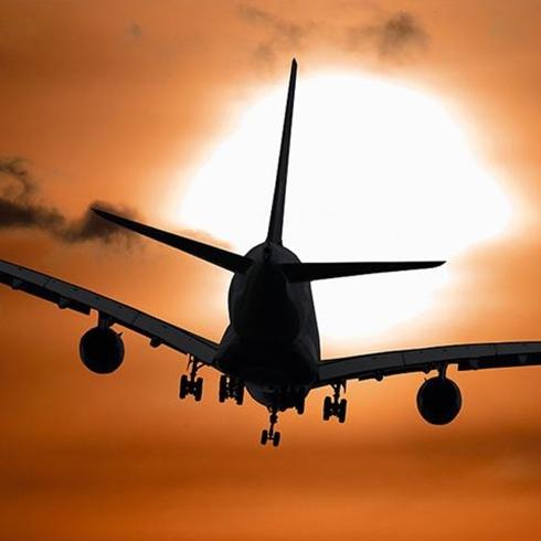 Somali'de faciadan d�n�ld�: Yolcu u�a�� denize indi