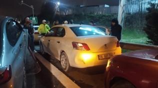 �mraniye'de 8 arac�n kar��t��� zincirleme trafik kazas� ula��m� aksatt�
