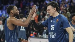 Anadolu Efes, sahas�nda Virtus Bologna'y� a��rlayacak