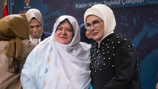 Emine Erdo�an'dan Kad�n Kollar� �al��tay�'nda net mesaj: Kad�n�n de�eri k�yafetiyle �l��lemez