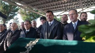 Ergin Ataman'�n annesi topra�a verildi