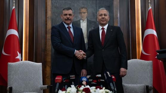 ��i�leri Bakanl���'nda bayrak de�i�imi