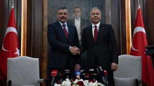 ��i�leri Bakanl���'nda bayrak de�i�imi