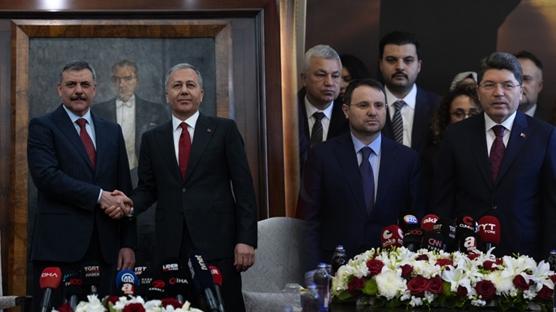 �ki Bakanl�kta bayrak de�i�imi