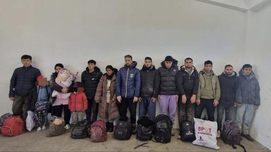 �ki ilde d�zensiz g�� denetimi: Yasa d��� g��e ge�it verilmedi