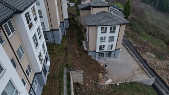 �stinat duvar� devrildi, onlarca ki�i tahliye edildi