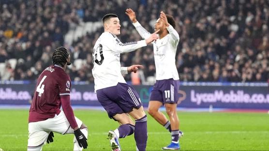 Manchester United, 1 puan� son anda kurtard�!