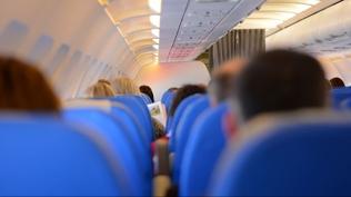 U�akta sigara i�ti, payla��nca yakaland�: Kara listeye al�n�p u�u�lardan men edildi