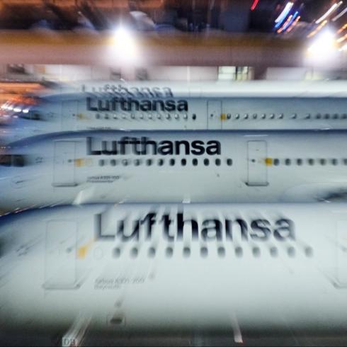 Almanya'da havayolu ula��m� fel�: En az 69 bin yolcu etkilendi